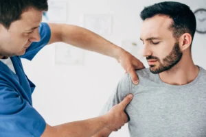 is heat or ice good for shoulder pain