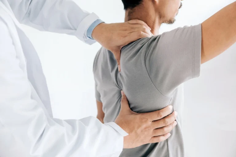 what causes shoulder pain